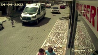 Antalyada 2 yaşındaki Doruk, minibüsün altında kalarak hayatını kayetti