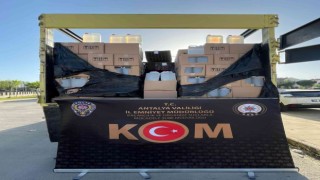 Antalyada bir tıra düzenlenen operasyonda 2 bin litre sahte sahte alkol ele geçirildi