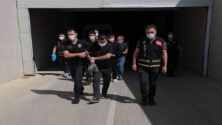 Antalyada eşzamanlı operasyonda 51 aranan şahıs yakalandı
