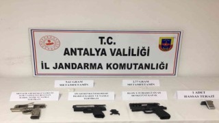 Antalyada jandarma uyuşturucu ticaretine göz açtırmıyor: 5 gözaltı
