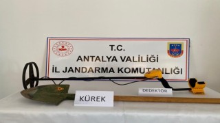 Antalyada kaçak kazıya jandarmadan suçüstü