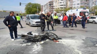 Antalyada motosiklet ile kamyonet çarpıştı: 2 yaralı