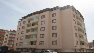 Apartmanın 6. katından düşen çocuğu vatandaşlar tuttu