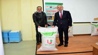 Ardahanda çiftçilere tohum dağıtıldı