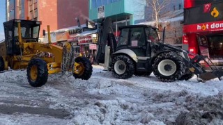 Ardahandan belediyeden sokaklarda kar temizliği