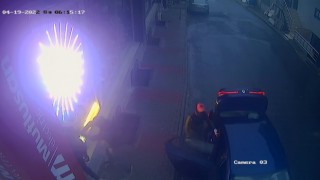Arnavutköyde 6 hırsız camları keserek elektrik dükkanını soymaya çalıştı