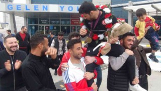 Avrupa şampiyonu güreşçi davul zurna eşliğinde karşılandı