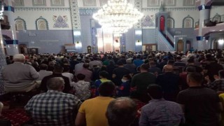 Aydında Kadir Gecesi heyecanı, camiler doldu taştı