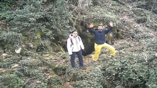 Ayı ile burun buruna gelecekken aldıkları kararla ölümden döndüler