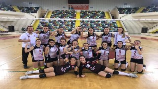 Ayvalıkspor küçük kızlar da il şampiyonu