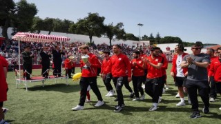 Ayvalıkta 23 Nisan coşkusu zirveye taşındı