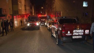 Bağcılarda bir binanın çatısı alev alev yandı