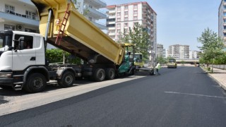 Bağlar Belediyesi yol asfaltlama çalışmalarına devam ediyor