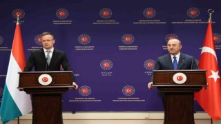 Bakan Çavuşoğlundan İsveçte Kuran-ı Kerimin yakılmasına tepki