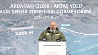 Bakan Karaismailoğlu, Aşık Şenlik Tüneline son darbeyi vurdu, ışık göründü