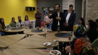 Bakan Kasapoğlu, Aydınlı öğrencilerle görüştü