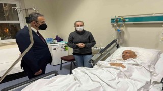 Bakan Kasapoğlu, foto muhabiri Vedat Yangını ziyaret etti