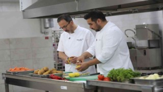 Bakan Kasapoğlu, gençlere iftar menüsü hazırladı