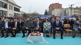 Bakan Kasapoğlu, Karsta Gençlik Merkezinin açılışını yaptı