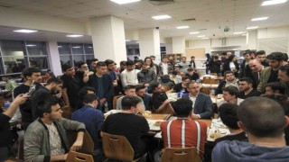 Bakan Kasapoğlu ve Türev Şeften öğrencilere “Anne Yemeği” sürprizi
