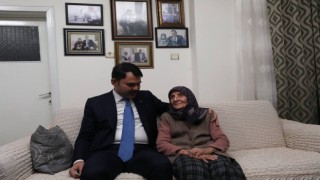 Bakan Kurum, 15 Temmuzda 3 evladını şehit veren Muzaffer Nineyi ziyaret etti