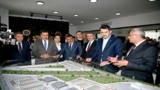 Bakan Kurum, dünya kayısı ticaret merkezinde incelemelerde bulundu