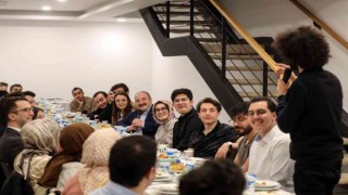 Bakan Varanktan Çamlıcada gençlerle sürpriz buluşma