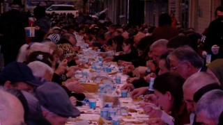 Bakan Yardımcısı Gürcan vatandaşlarla iftar açtı