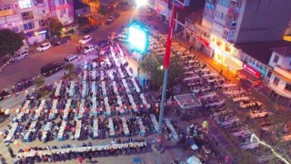 Balıkesirde 4 bin kişilik sokak iftarı drone ile görüntülendi