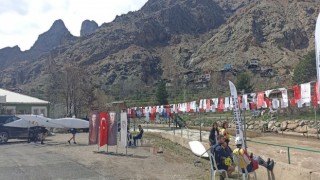 Barhal Çayında son kez düzenlenen kano yarışları nefes kesti