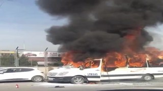 Başakşehirde park halindeki servis minibüsü alev topuna döndü