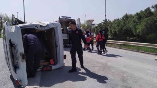 Basın Ekspreste minibüs takla attı: 2 yaralı