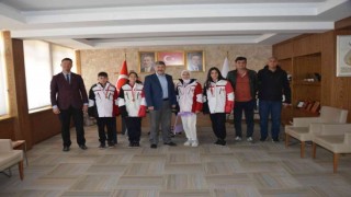 Başkan Akçadurak, başarılı sporcuları ödüllendirdi