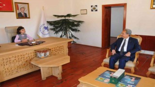 Başkan Akkaya koltuğunu 4. sınıf öğrencisine devretti