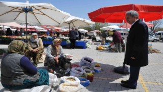 Başkan Akkaya Perşembe Pazarını ziyaret etti