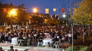 Başkan Böcek, belediye personeli ile iftarda buluştu