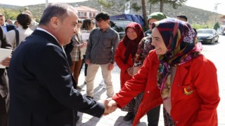 Başkan Böcekten Korkutelililere düğün salonu ve kreş sözü