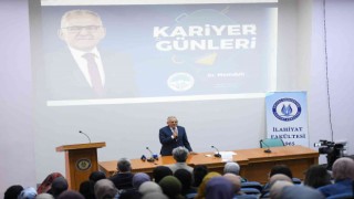 Başkan Büyükkılıç, ilahiyat öğrencileri ile kariyer günlerinde buluştu