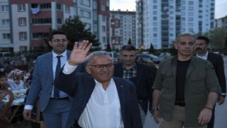 Başkan Büyükkılıç Kadir Gecesinin bereketini vatandaşlarla yaşadı