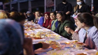 Başkan Çerçioğlu, iftarda vatandaşlarla buluştu