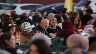 Başkan Çolakbayrakdar iftarda gençlerle buluşuyor