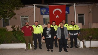 Başkan Erdem, gece nöbeti tutan polisleri unutmadı