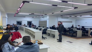 Başkan Ertuğrul Çetinden öğrencilere gece yarısı sürprizi