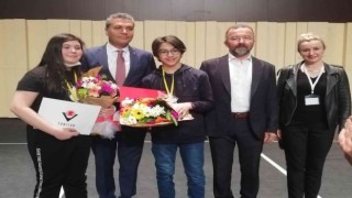 Başkan Fadıloğlu proje yarışmasında birinci olan öğrencileri tebrik etti