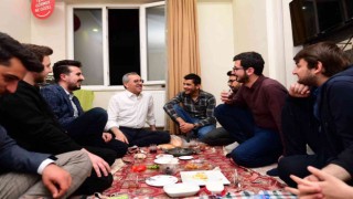 Başkan Güngör, gençlerle sahur yaptı