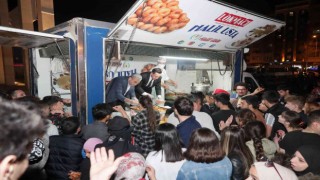 Başkan Işık, halka lokma dağıttı