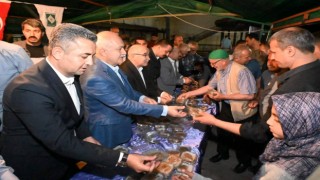 Başkan Kara, vatandaşlara helva ikram etti