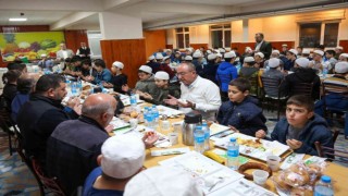 Başkan Kavuştan huzurevinde iftar Kuran kursunda sahur