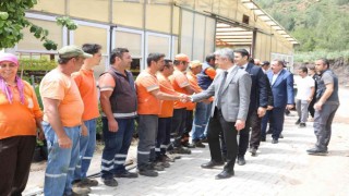 Başkan Oktay, belediye personeliyle bayramlaştı