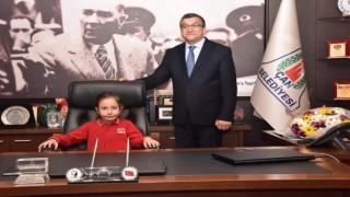 Başkan Öz, öğrencileri makamında misafir etti